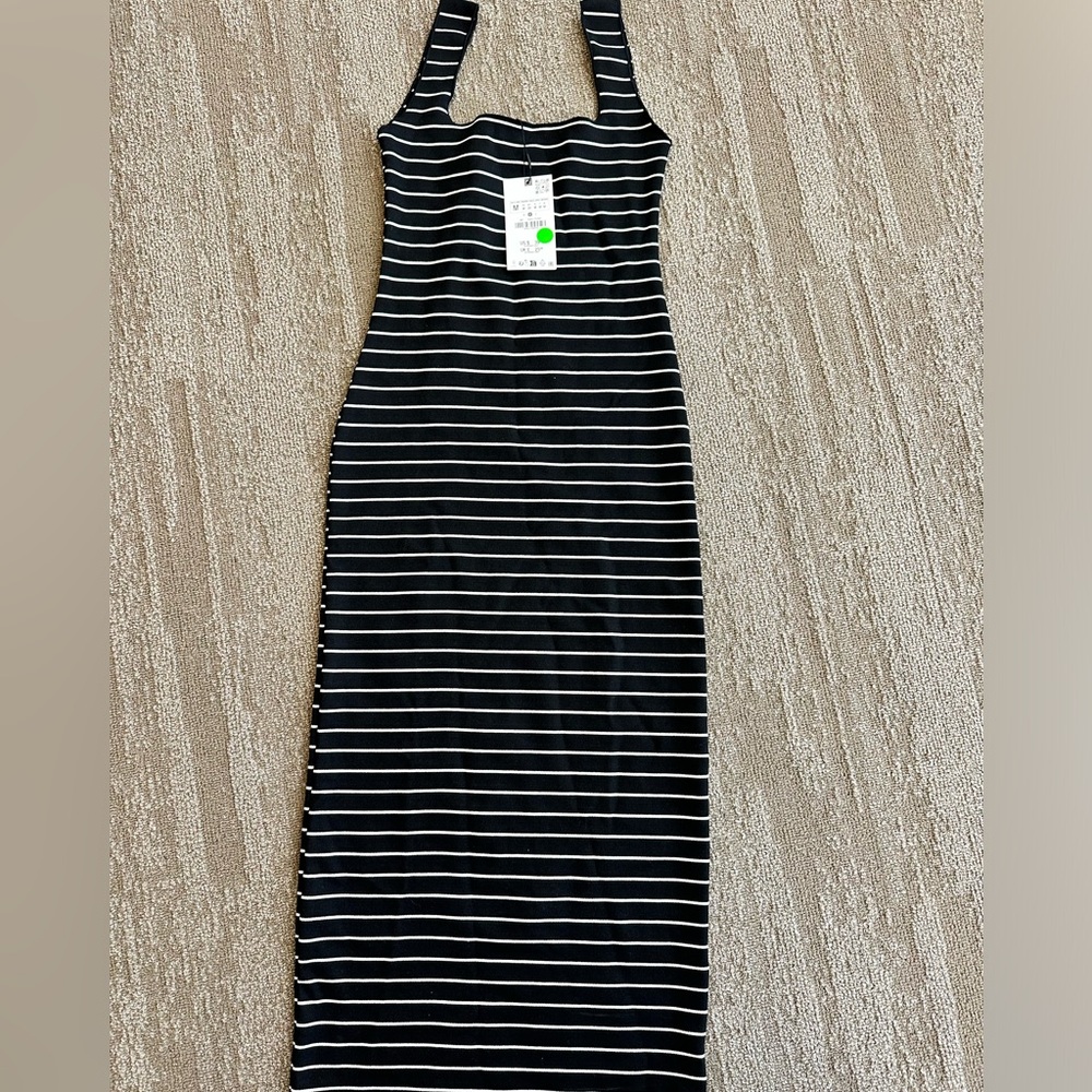 Zara stretch knit midi dress in medium